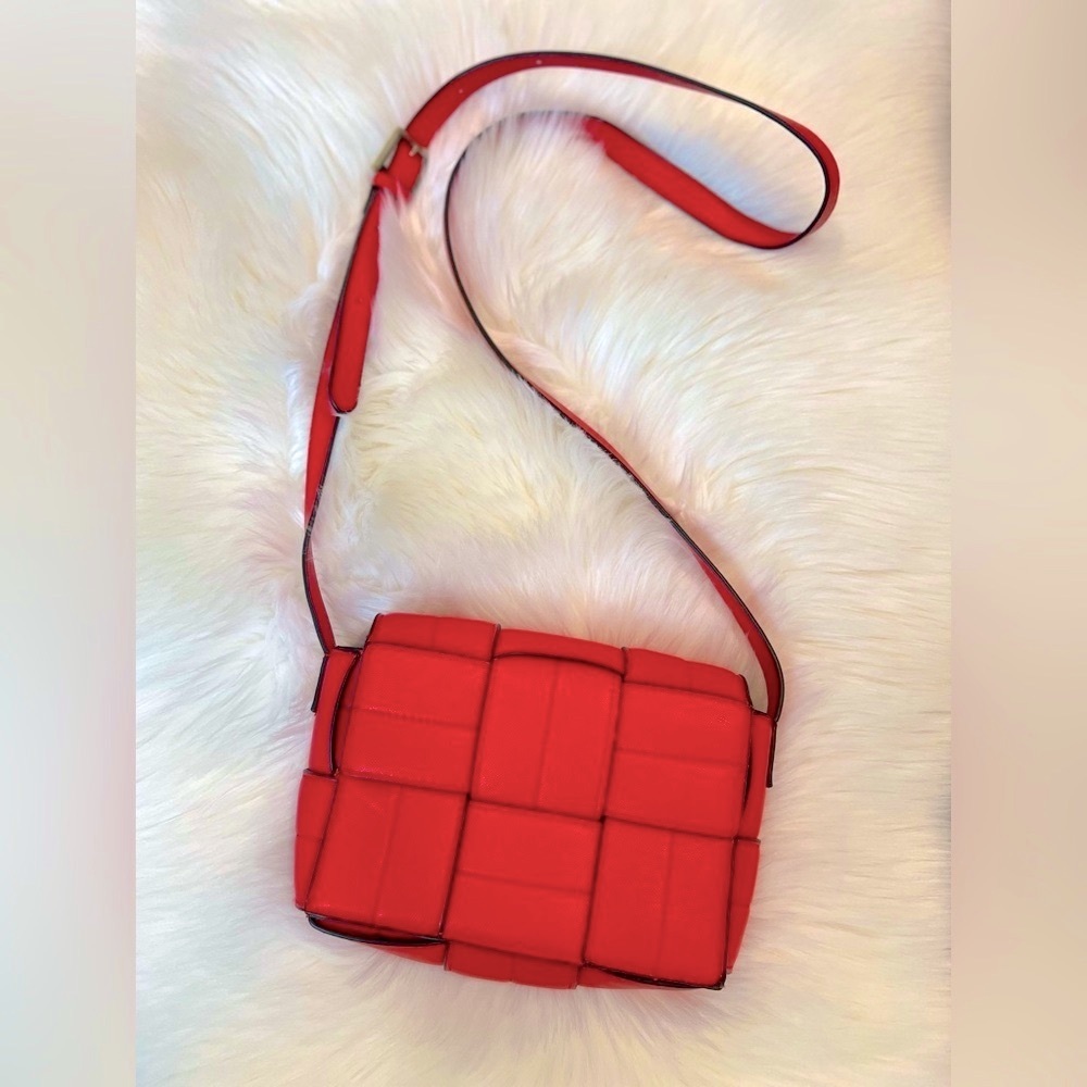 🌾 Chinese Laundry Woven Crossbody bag